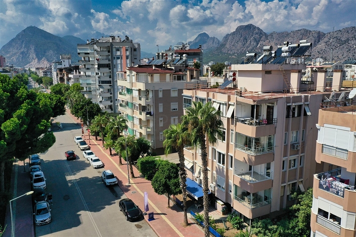 Просторная квартира 3+1 в пешей доступности к морю в районе Лиман-Анталья