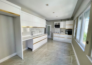 Просторная квартира 3+1 в пешей доступности к морю в районе Лиман-Анталья