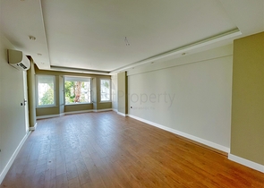 Просторная квартира 3+1 в пешей доступности к морю в районе Лиман-Анталья