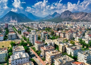 Просторная квартира 3+1 в пешей доступности к морю в районе Лиман-Анталья