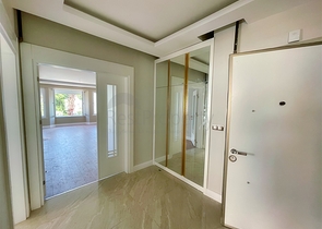 Просторная квартира 3+1 в пешей доступности к морю в районе Лиман-Анталья