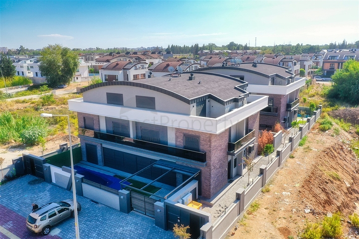 Виилла планировки 4+1 в микрорайоне Моллаюсуф - Анталия