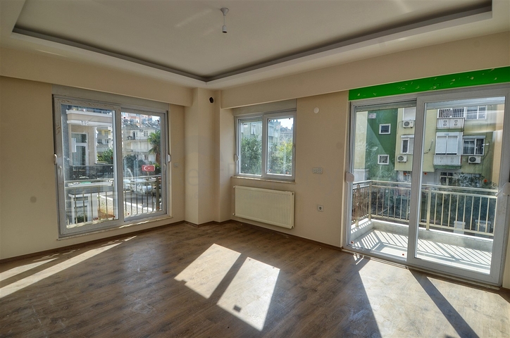 Квартира планировки 6+1 в центре города Анталии