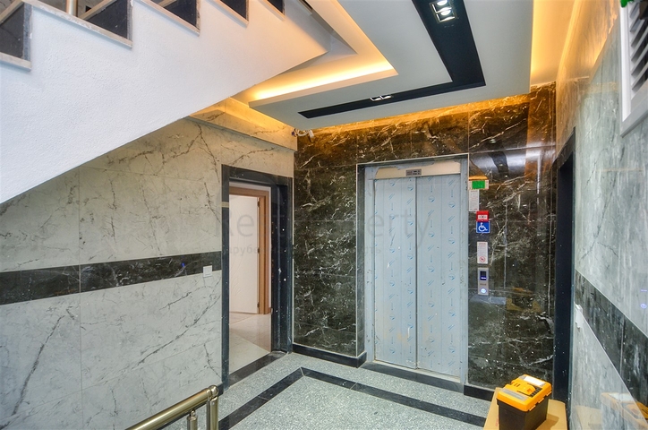 Квартира планировки 6+1 в центре города Анталии