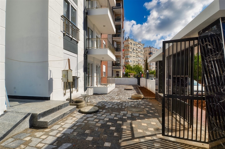 Квартира планировки 6+1 в центре города Анталии