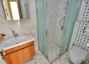 Квартира планировки 6+1 в центре города Анталии