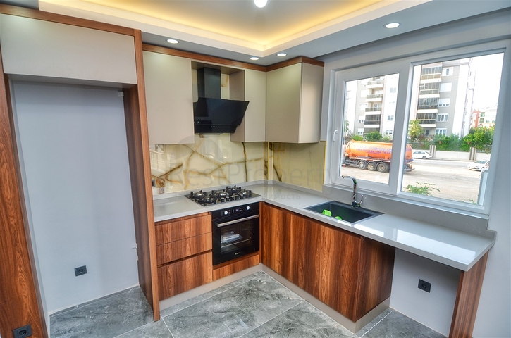 Квартира планировки 2+1 в центре города Анталии  