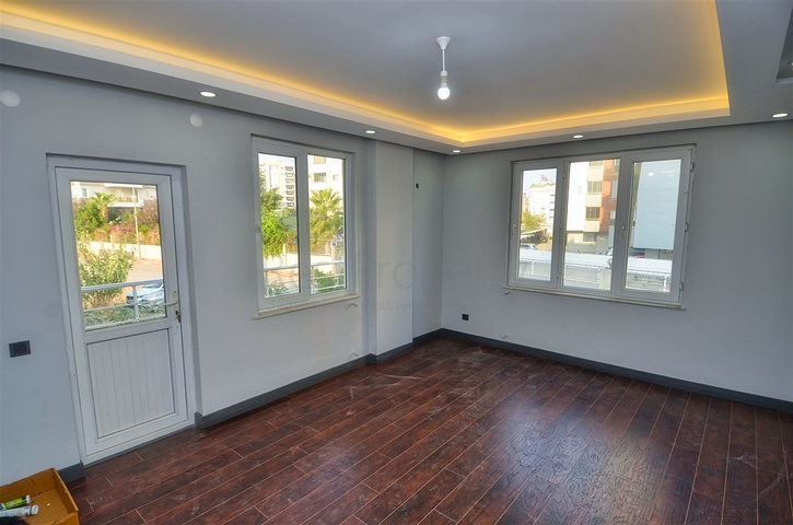 Квартира планировки 2+1 в центре города Анталии  