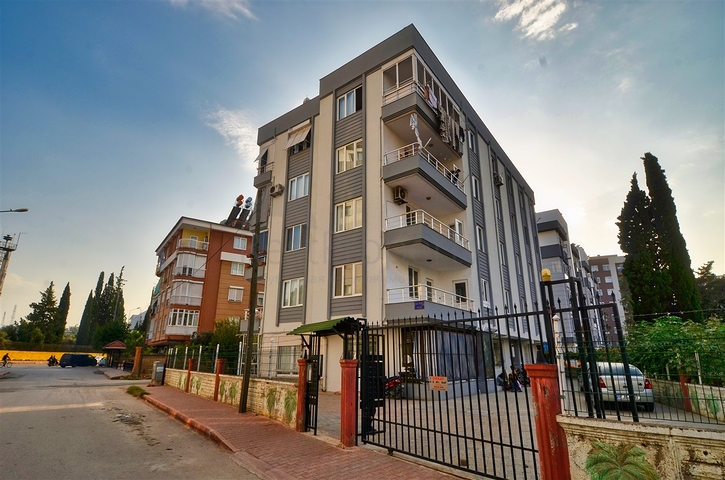 Квартира планировки 2+1 в центре города Анталии  