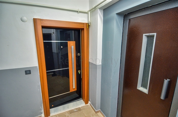 Квартира планировки 2+1 в центре города Анталии  