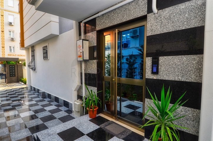 Квартира планировки 2+1 в центре города Анталии 