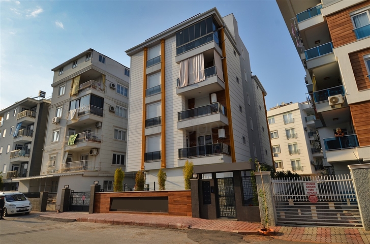 Квартира планировки 2+1 в центре города Анталии 