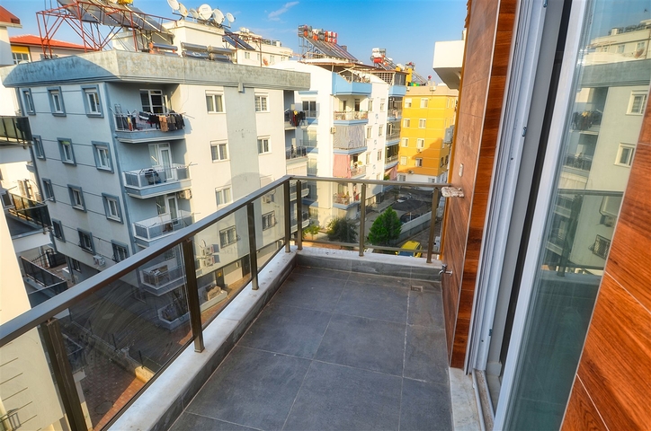 Квартира планировки 2+1 в центре города Анталии 