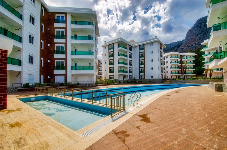 Квартира планировки 2+1 в хорошем комплексе района Коньяалты