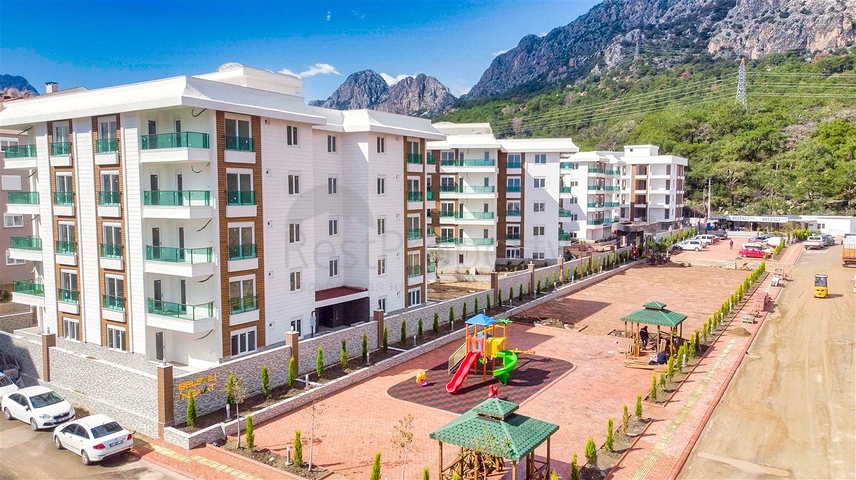 Квартира планировки 2+1 в хорошем комплексе района Коньяалты