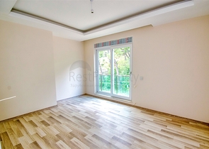 Квартира планировки 2+1 в хорошем комплексе района Коньяалты