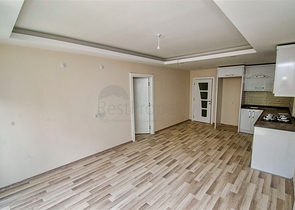 Квартира планировки 2+1 в хорошем комплексе района Коньяалты