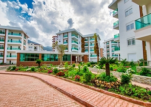 Квартира планировки 2+1 в хорошем комплексе района Коньяалты