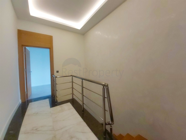 Квартира планировки 4+1 дуплекс в центре города Анталии 