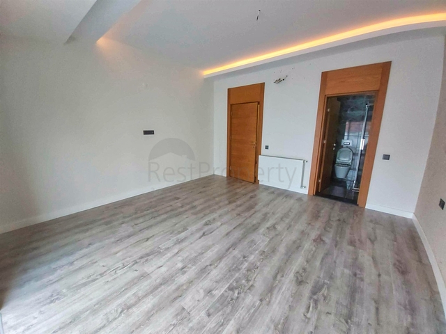 Квартира планировки 4+1 дуплекс в центре города Анталии 