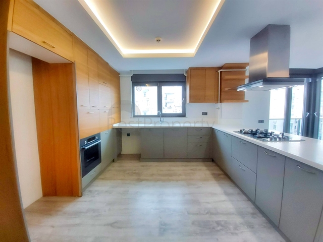 Квартира планировки 4+1 дуплекс в центре города Анталии 