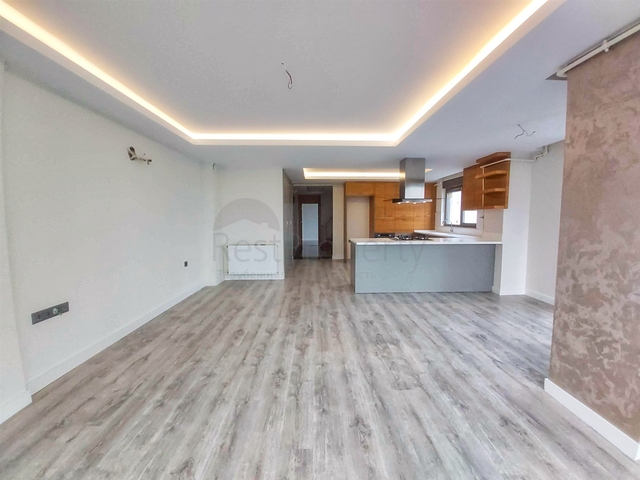 Квартира планировки 4+1 дуплекс в центре города Анталии 