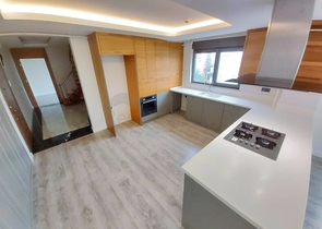 Квартира планировки 4+1 дуплекс в центре города Анталии 