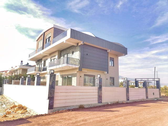 Вилла планировки 7+1 в районе Дошемеалты - Анталия