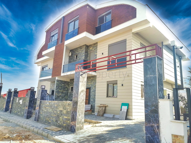 Вилла планировки 7+1 в районе Дошемеалты - Анталия