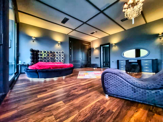 Шикарная Вилла планировки 5+3  в районе Коньяалты - Анталия 