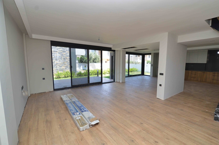 Виллы в комплексе планировки 5+1 в районе Лара - Анталия 