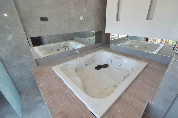 Виллы в комплексе планировки 5+1 в районе Лара - Анталия 