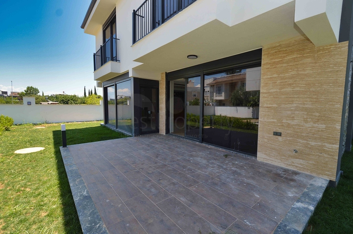 Виллы в комплексе планировки 5+1 в районе Лара - Анталия 