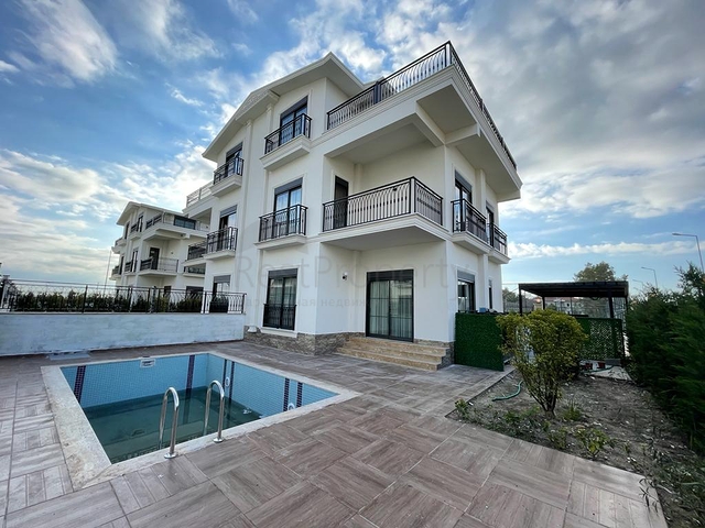 Трехэтажная вилла планировкой 4+1 в районе Белек - Анталия