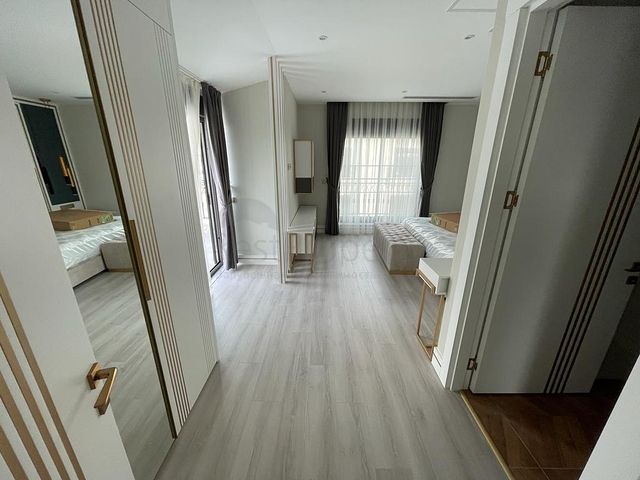 Трехэтажная вилла планировкой 4+1 в районе Белек - Анталия