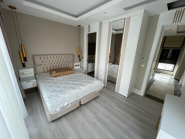 Трехэтажная вилла планировкой 4+1 в районе Белек - Анталия