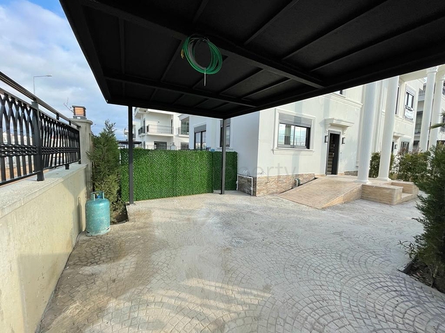 Трехэтажная вилла планировкой 4+1 в районе Белек - Анталия