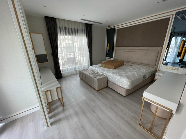 Трехэтажная вилла планировкой 4+1 в районе Белек - Анталия