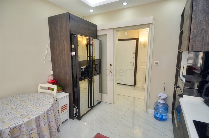 Квартира с мебелью планировки 3+1 в центре города Анталия