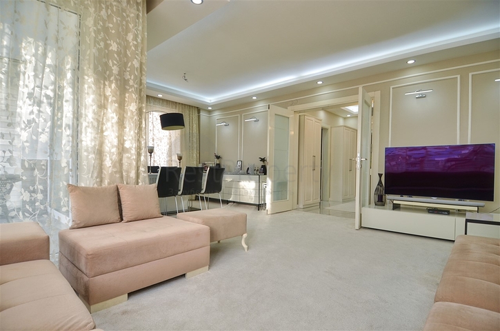 Квартира с мебелью планировки 3+1 в центре города Анталия