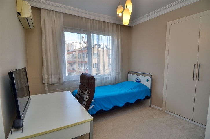 Квартира с мебелью планировки 3+1 в центре города Анталия