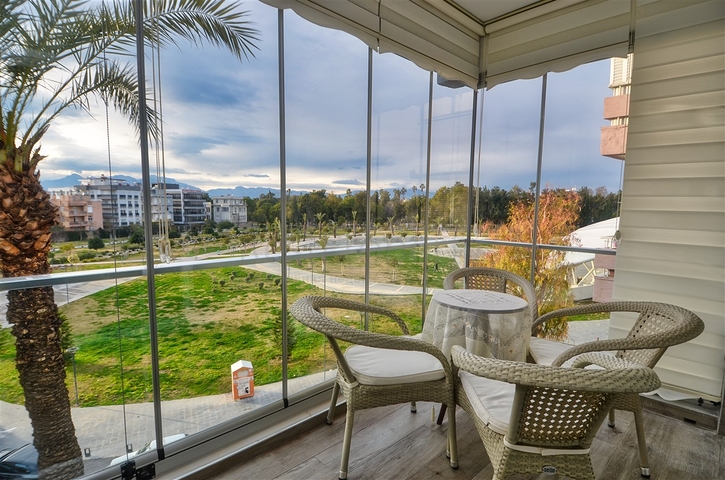 Квартира с мебелью планировки 3+1 в центре города Анталия