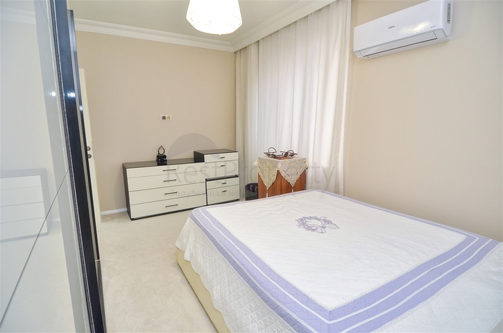 Квартира с мебелью планировки 3+1 в центре города Анталия