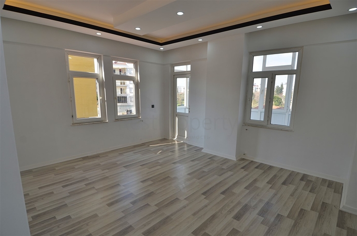 Квартира планировки 2+1 в центре города Анталия 