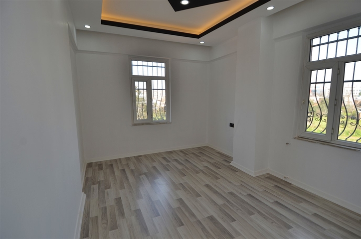 Квартира планировки 2+1 в центре города Анталия 