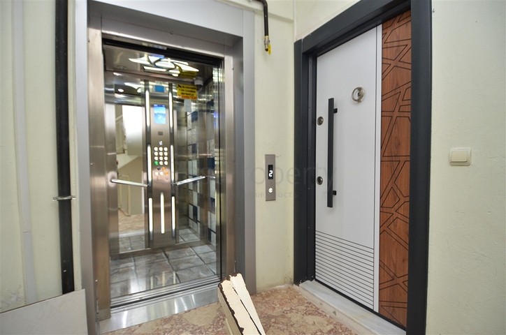 Квартира планировки 2+1 в центре города Анталия 