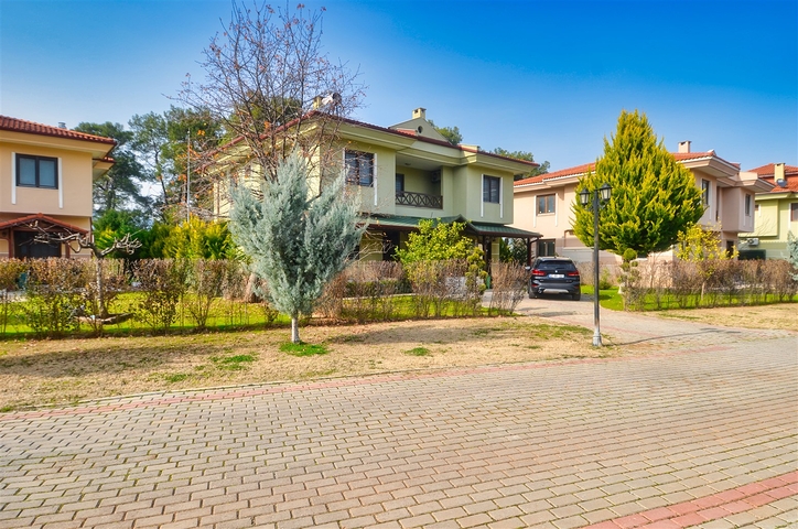 Вилла планировки 6+1 в районе Дошемеалты - Анталия 