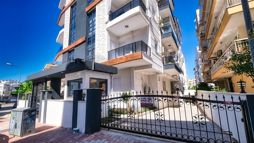 Квартира планировки 1+1 в центре города Анталия 