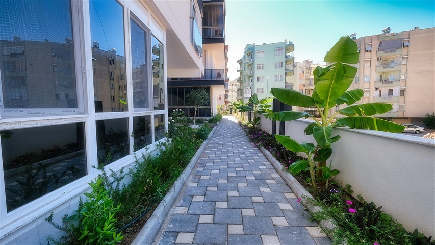 Квартира планировки 1+1 в центре города Анталия 