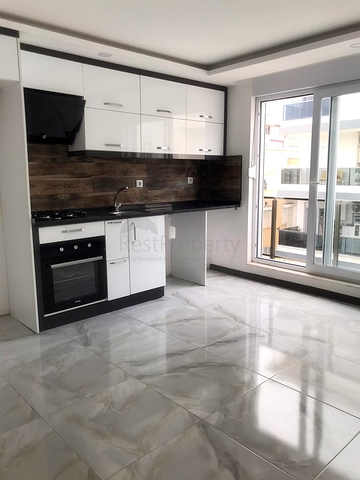 Квартира планировки 1+1 в центре города Анталия 